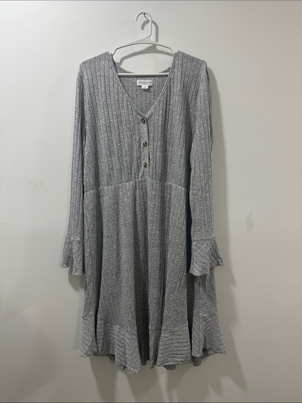 Gray Ribbed V-Neck Long-Sleeve Midi Dress